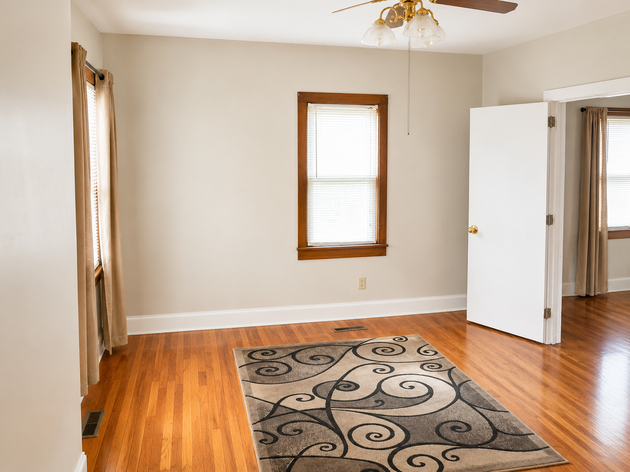 501 S Portland St - Photo 5 of 11