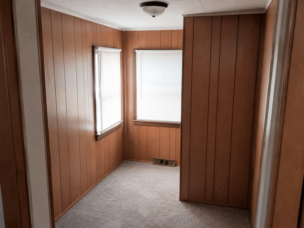 606 S Main St - Photo 7 of 10