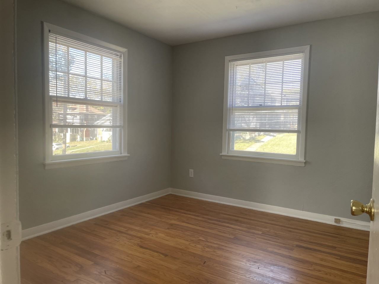 100 E Stewart Rd #15 - Photo 3 of 3