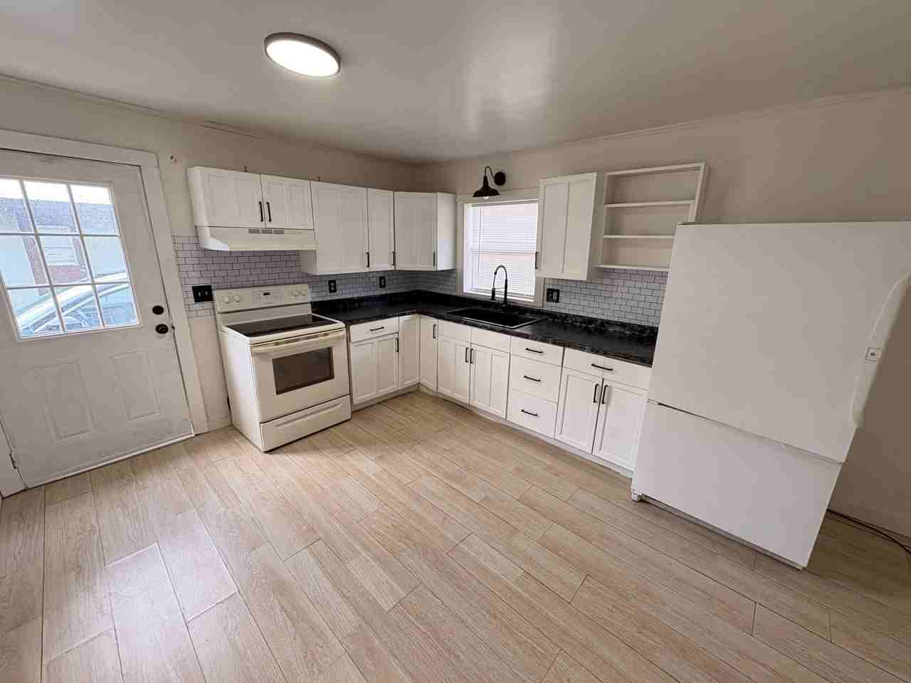 1634 Wightman Ave - Photo 3 of 8