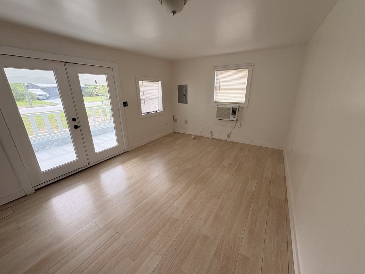1634 Wightman Ave - Photo 4 of 8