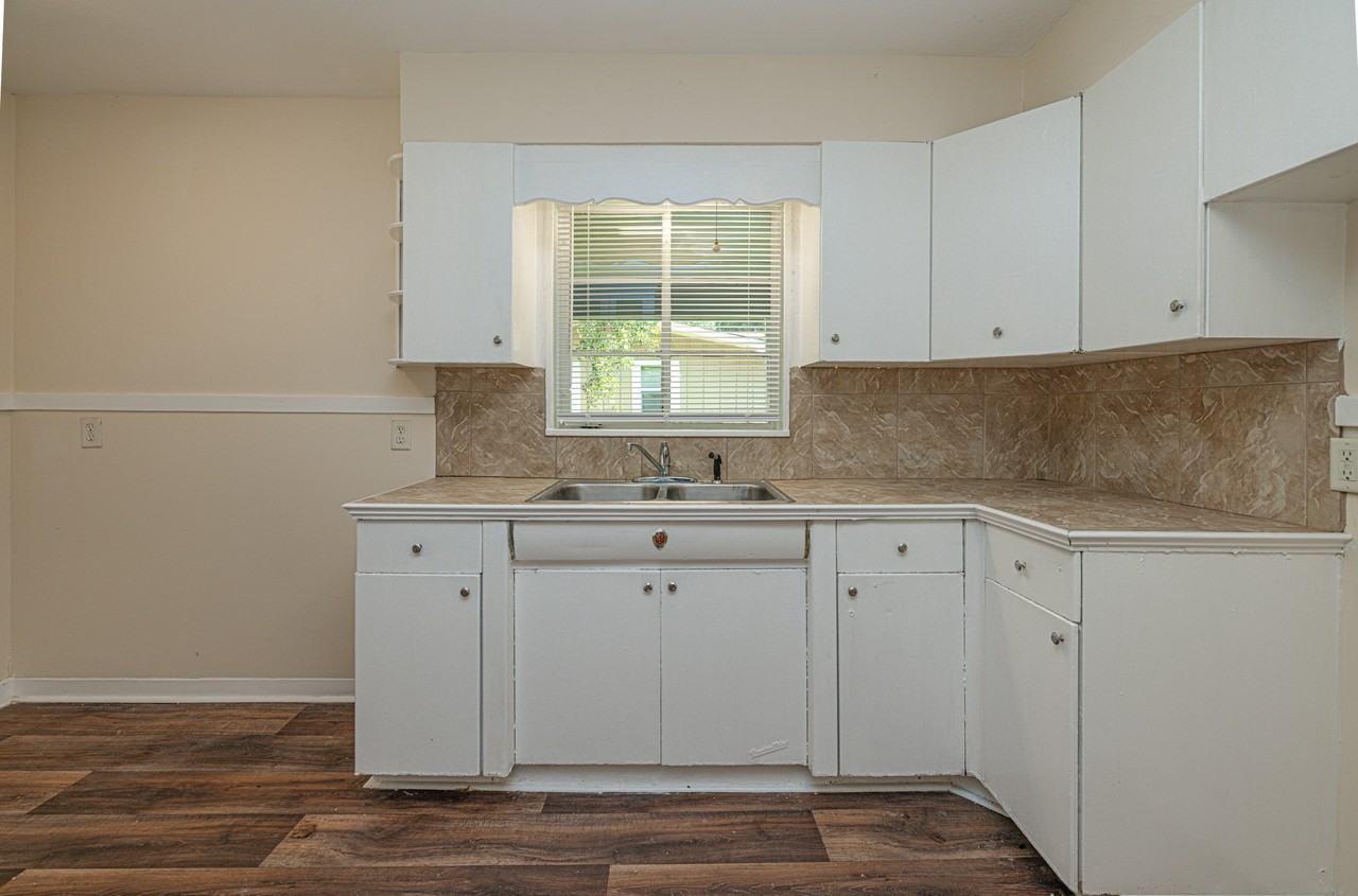 3173 Oak Forest Dr - Photo 2 of 23
