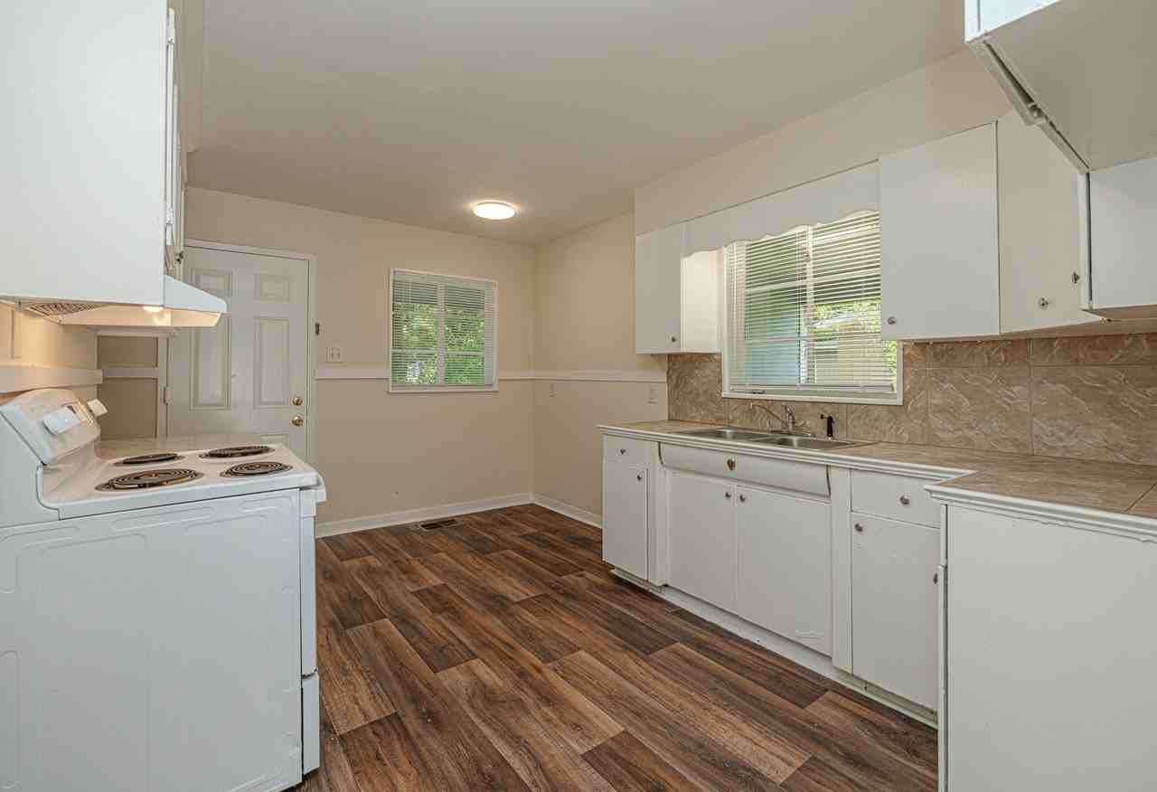 3173 Oak Forest Dr - Photo 3 of 23