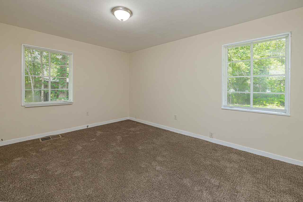 3173 Oak Forest Dr - Photo 4 of 23