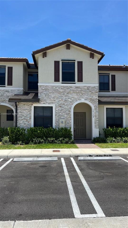 10124 Sw 228th Ter - Photo 2 of 21