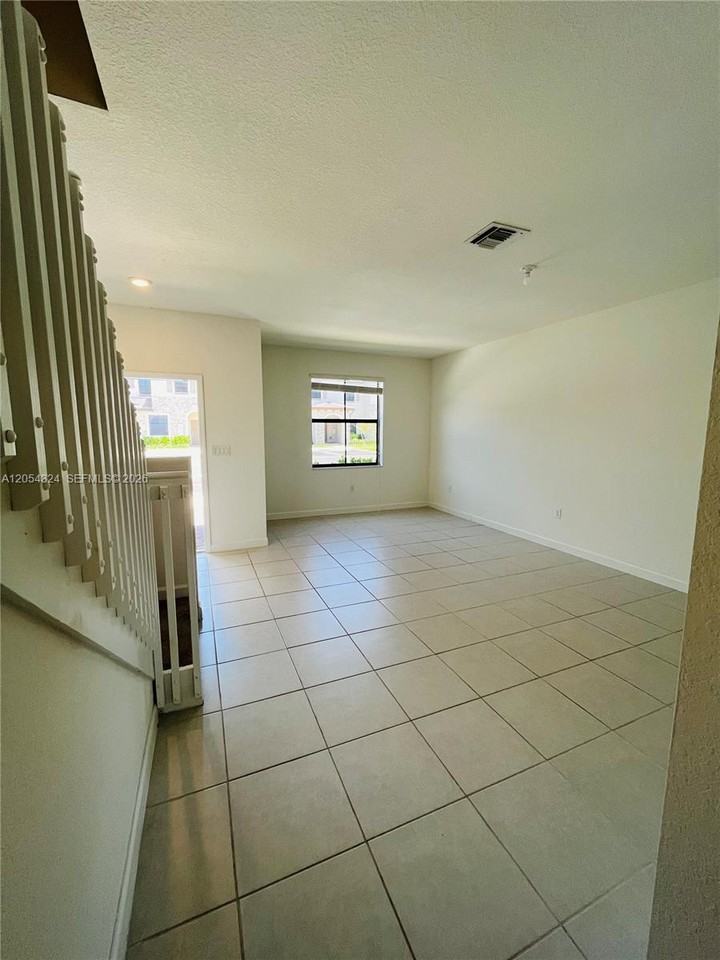 10124 Sw 228th Ter - Photo 3 of 21