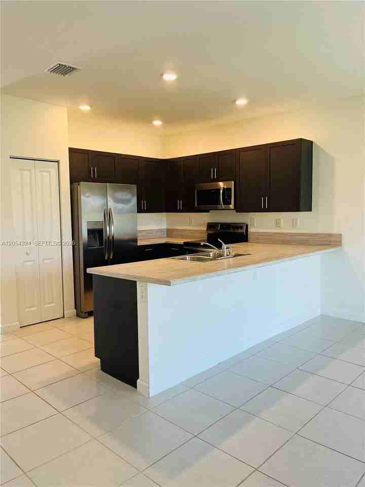 10124 Sw 228th Ter - Photo 6 of 21