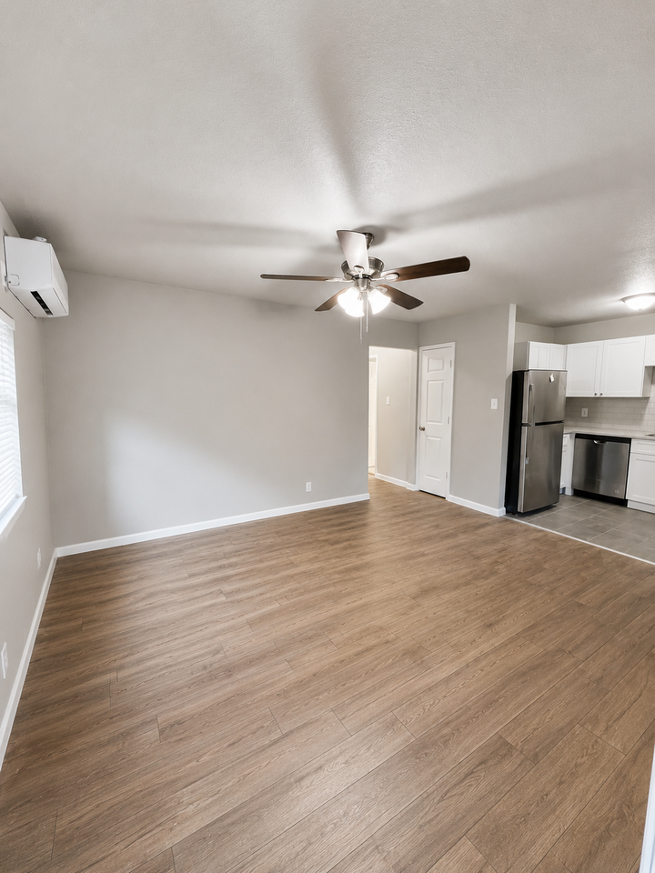 855 Broadway Ave #4 - Photo 3 of 3