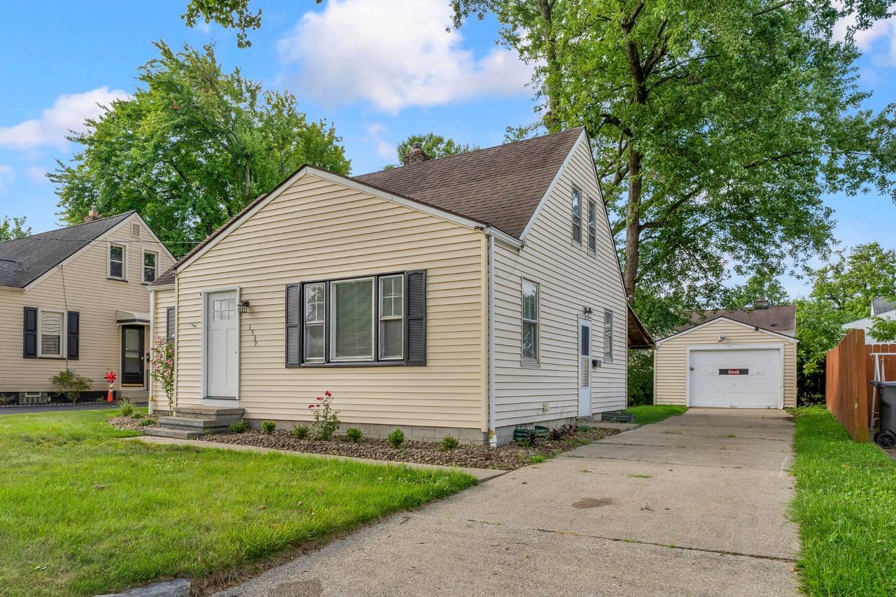 1539 Weston Ave - Photo 3 of 26