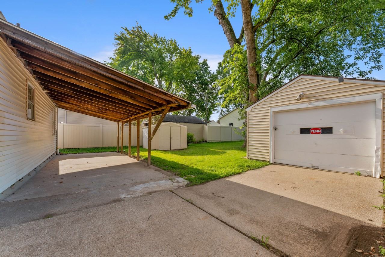 1539 Weston Ave - Photo 4 of 26