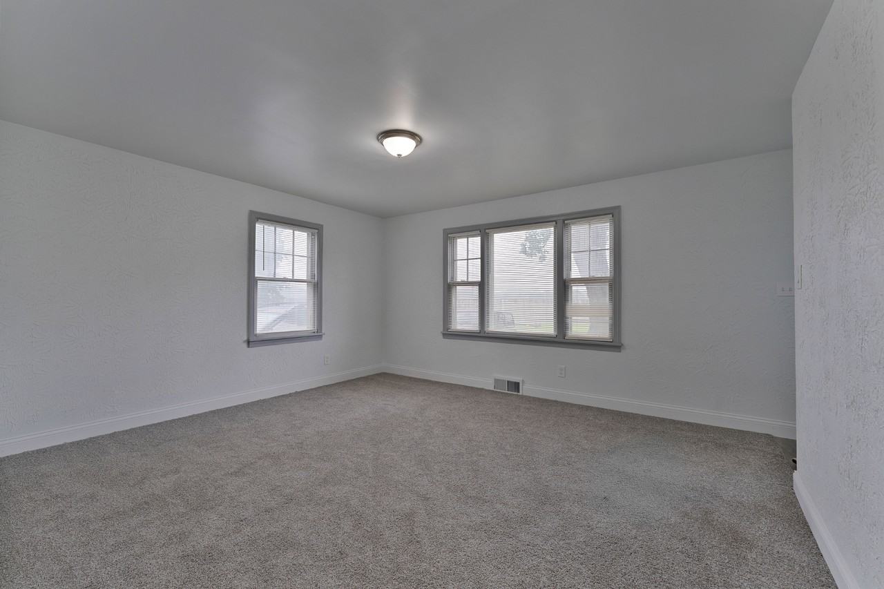 1539 Weston Ave - Photo 7 of 26