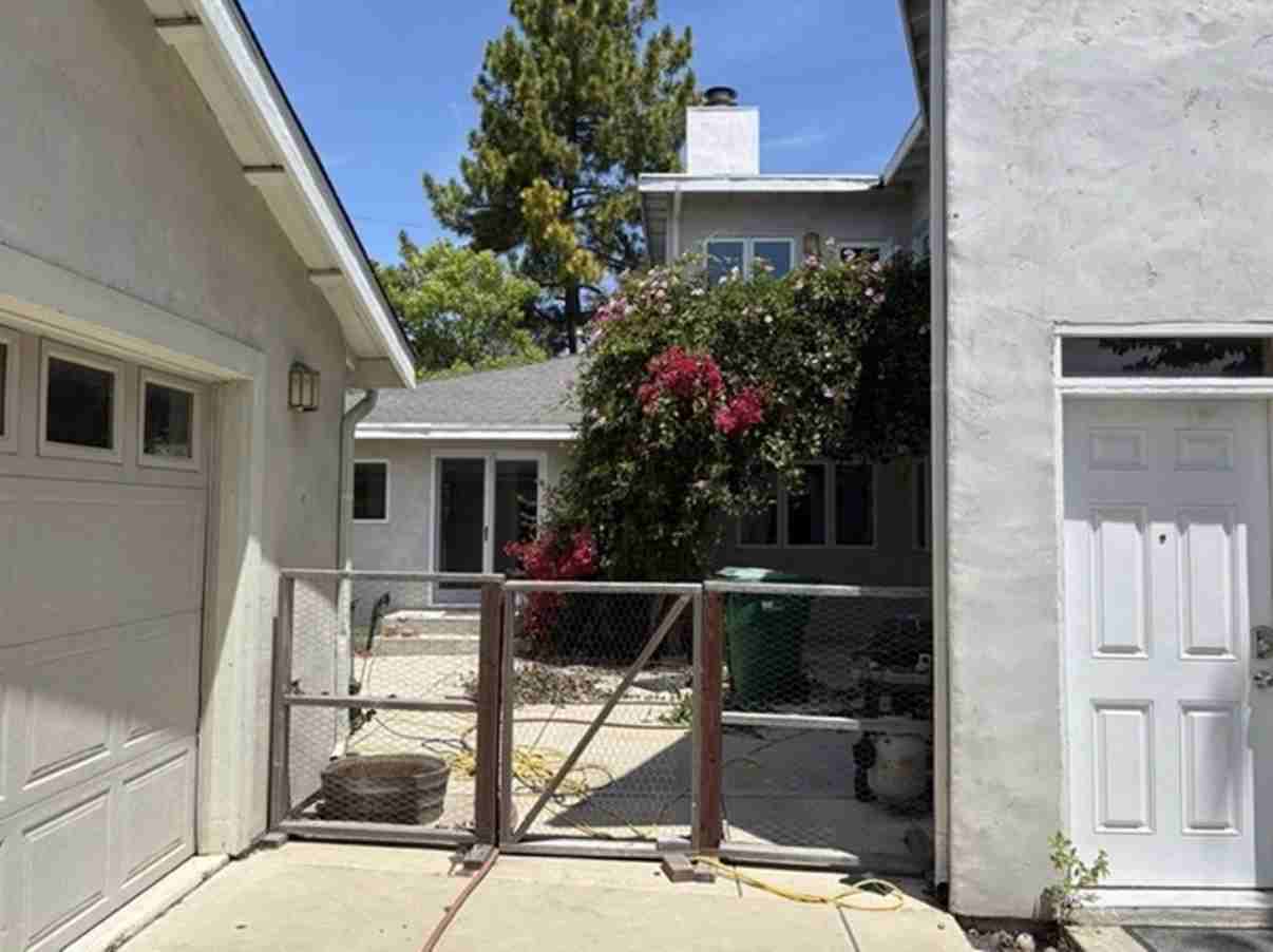 1646 Maple Ave - Photo 3 of 38