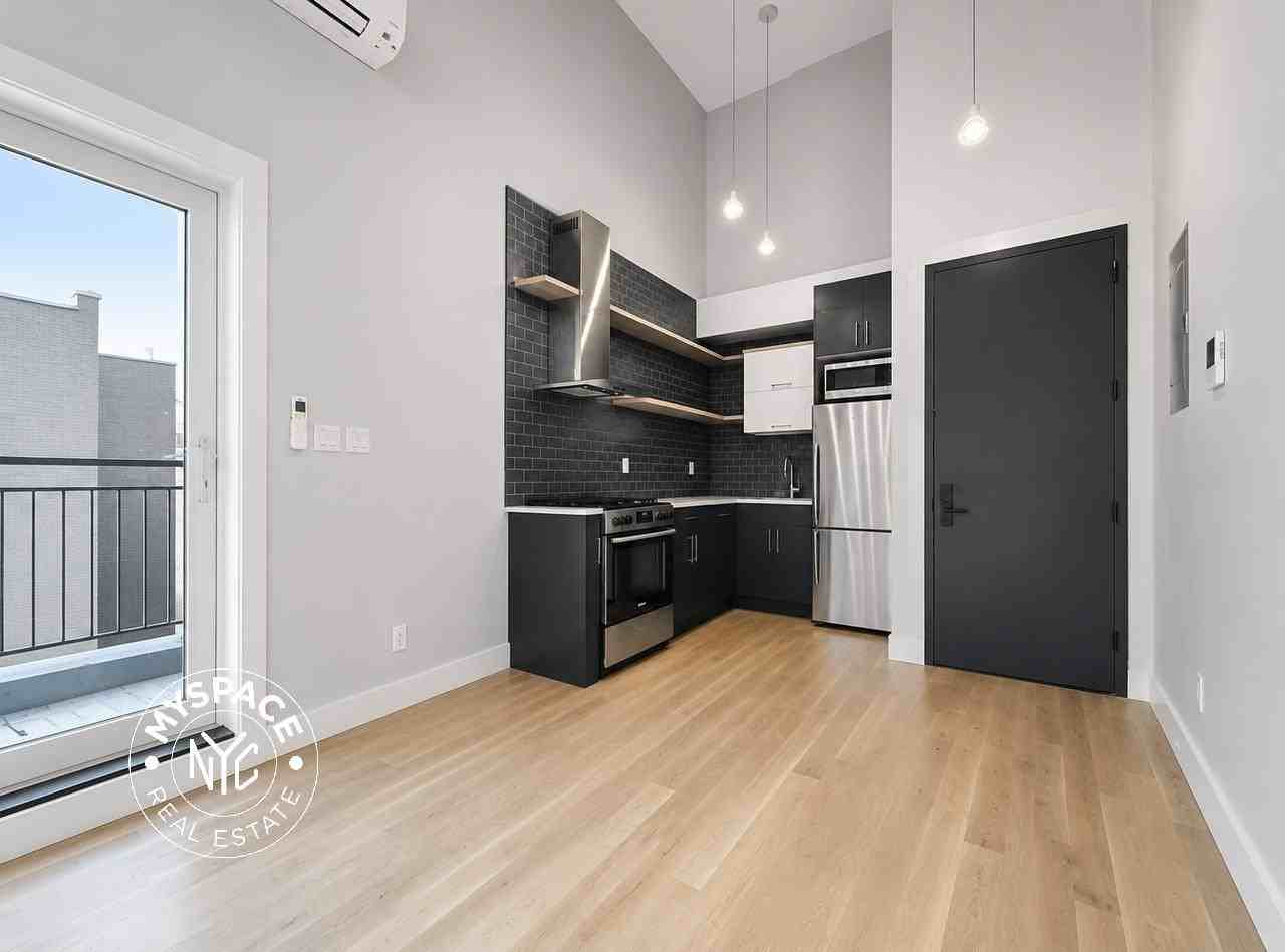 717 Dekalb Ave #5B - Photo 2 of 9