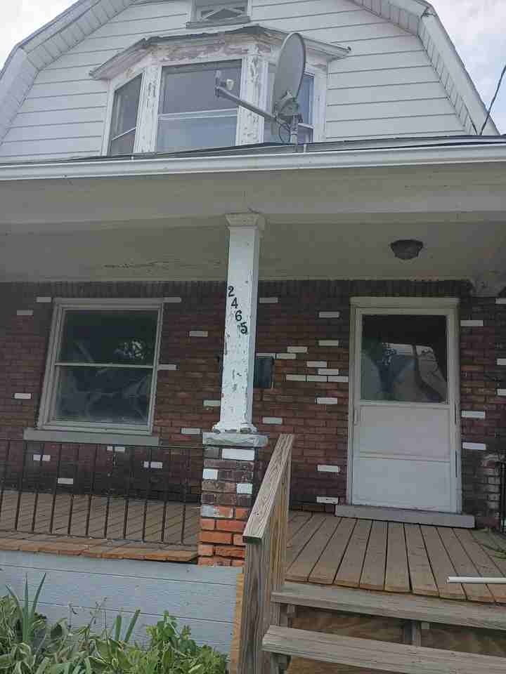 2465 Lawton Ave