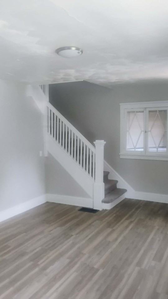 2465 Lawton Ave - Photo 3 of 19