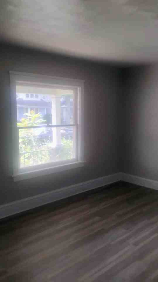 2465 Lawton Ave - Photo 4 of 19