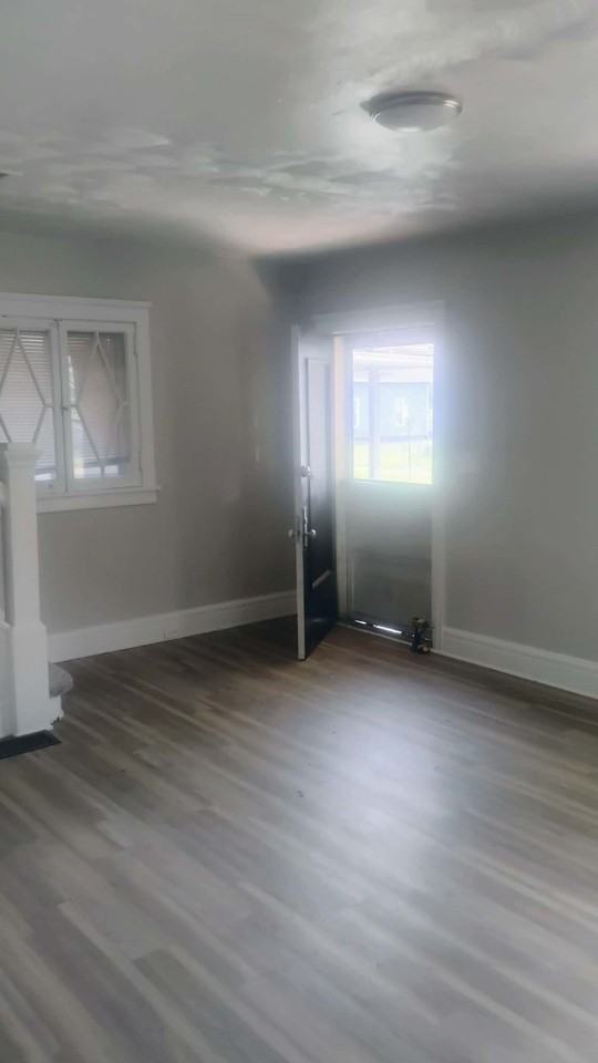 2465 Lawton Ave - Photo 5 of 19
