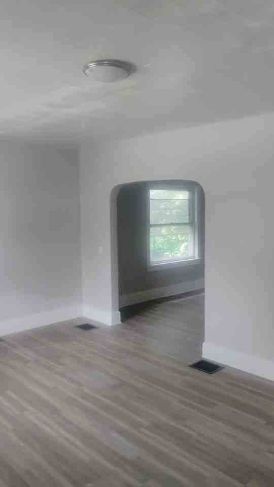 2465 Lawton Ave - Photo 7 of 19