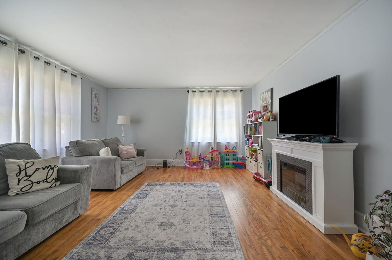 P&I-212 American Avenue #1 - Photo 3 of 10