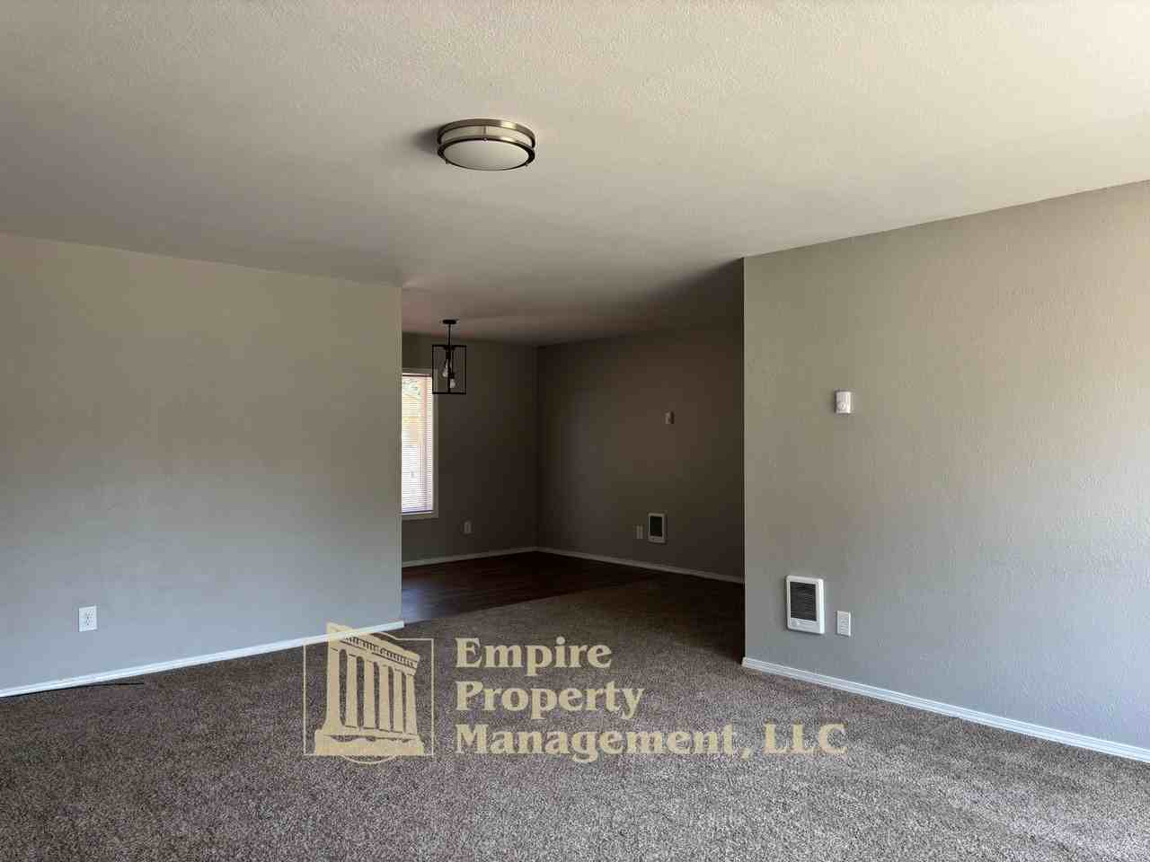 1012 Larch St - Photo 3 of 14