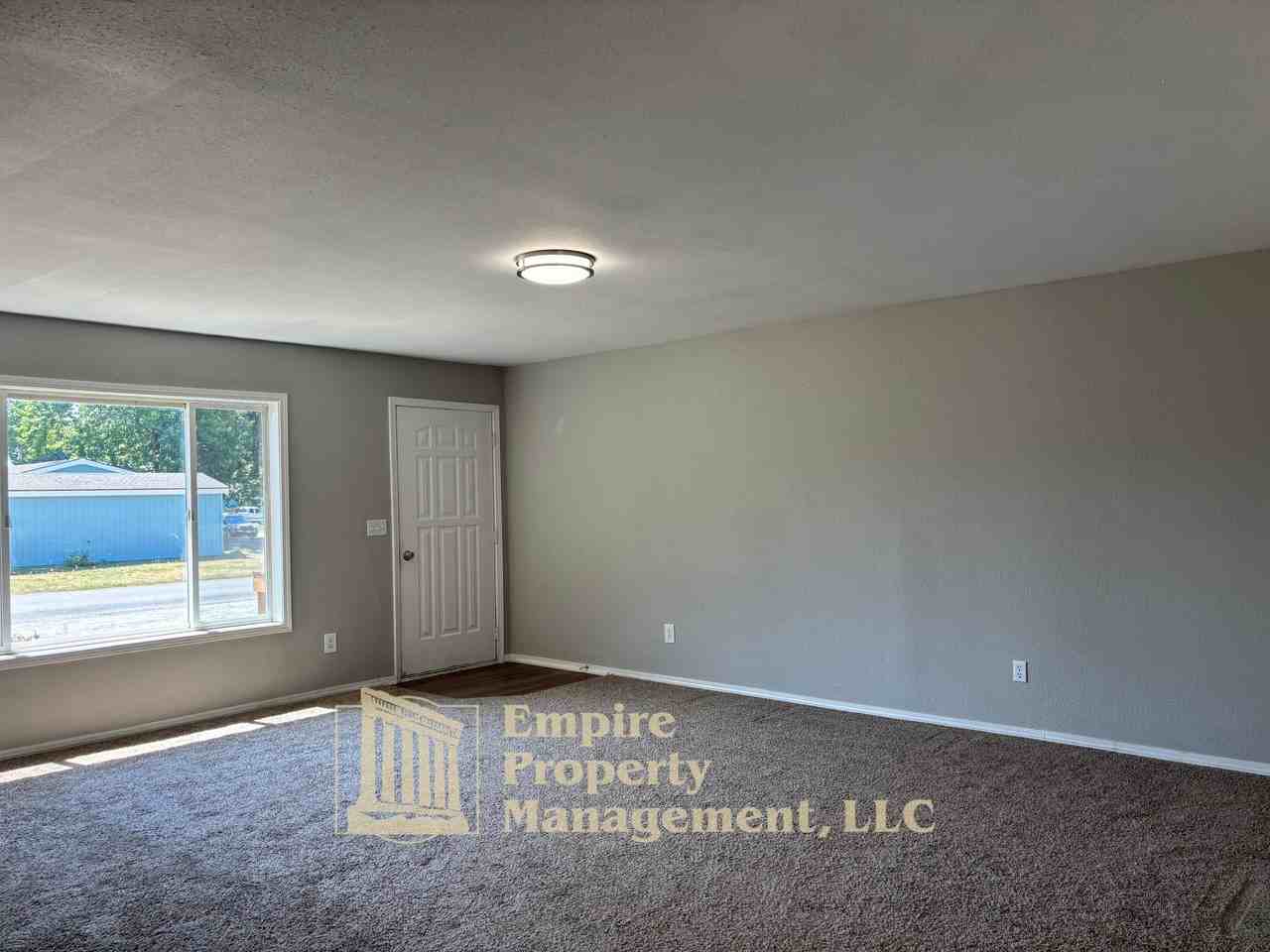 1012 Larch St - Photo 4 of 14