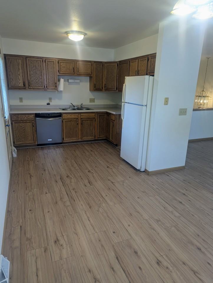 635 Hall St #1 - Photo 2 of 7