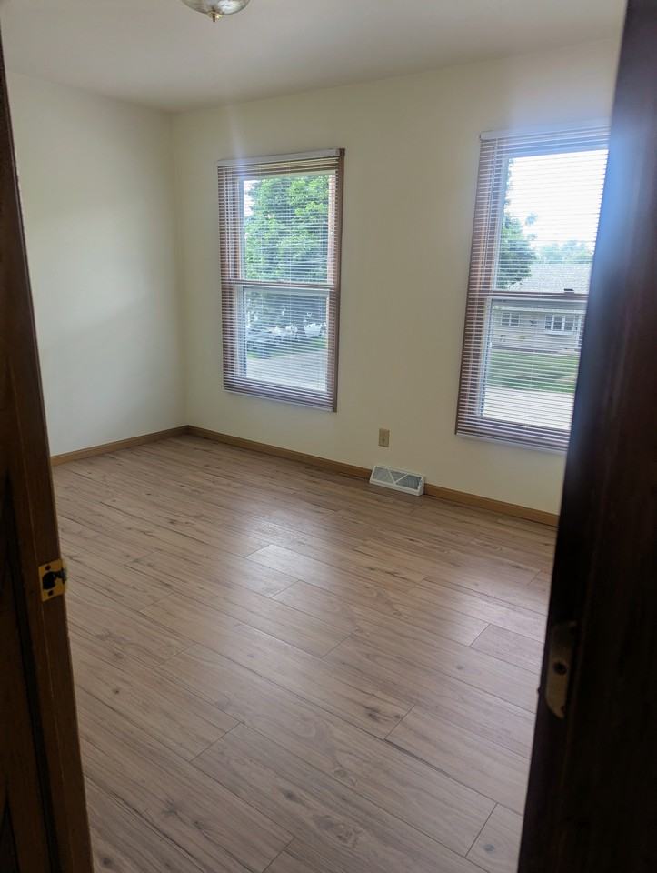 635 Hall St #1 - Photo 4 of 7