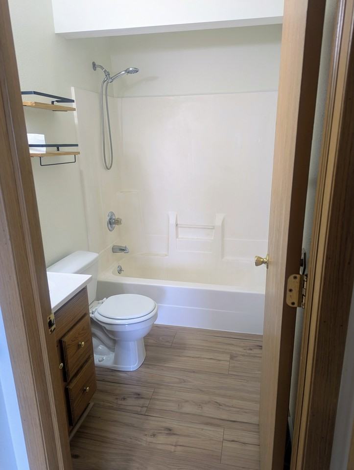 635 Hall St #1 - Photo 5 of 7