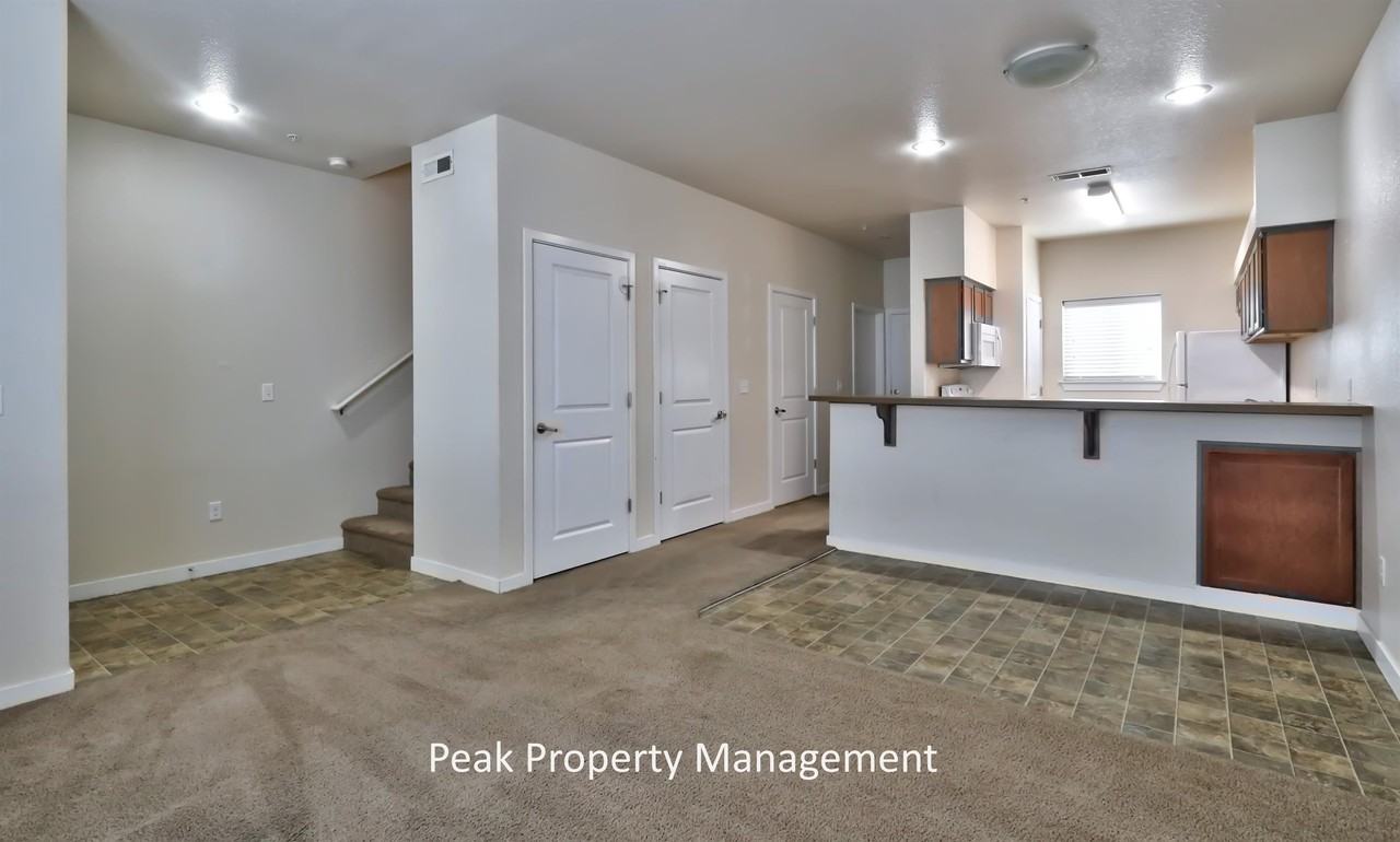 411 1st Ave N - Photo 4 of 21
