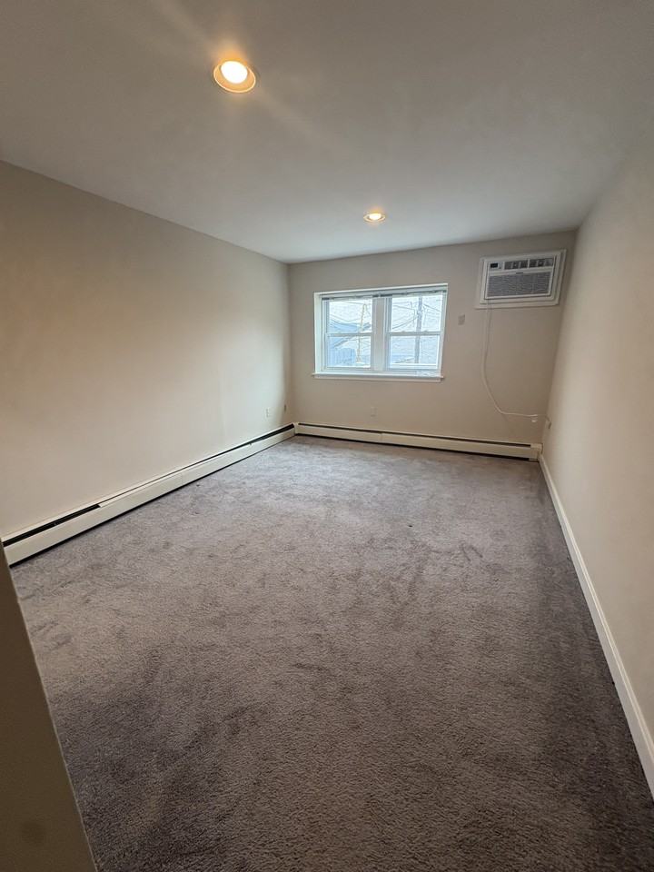 497 Conarroe St #B - Photo 2 of 12