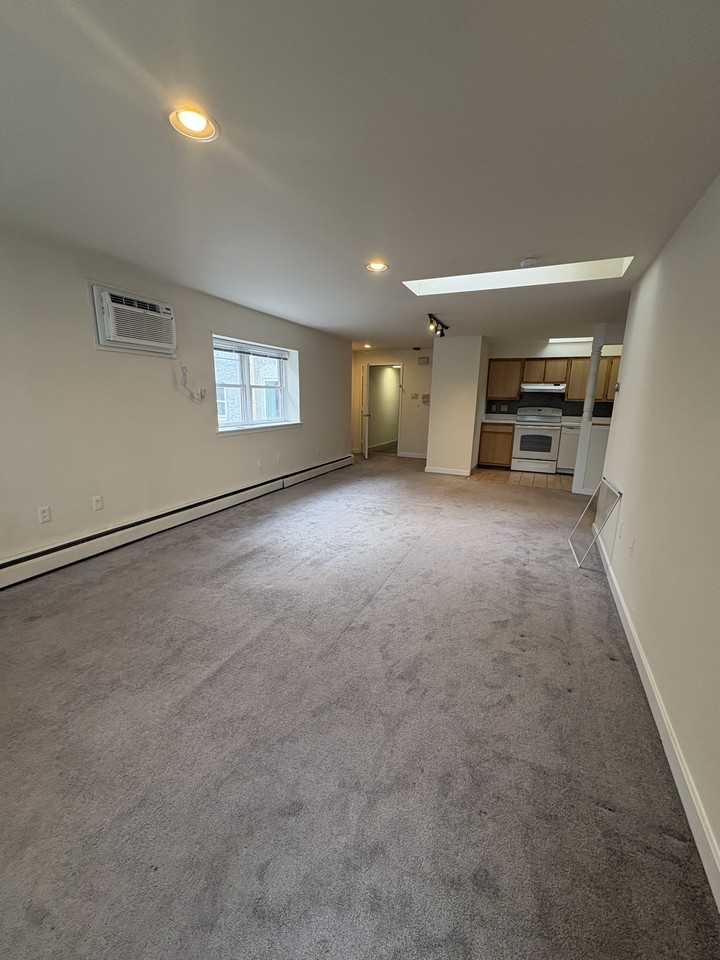 497 Conarroe St #B - Photo 4 of 12