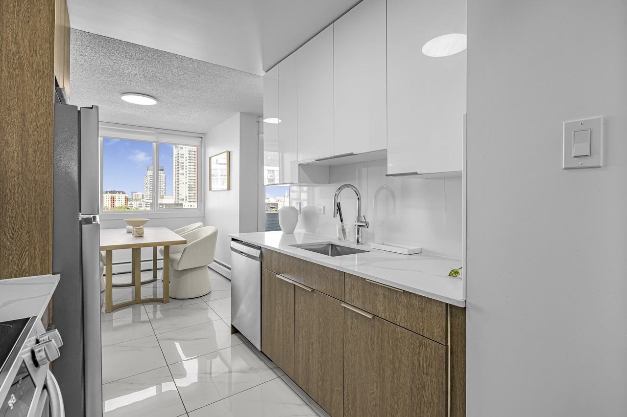 Signature Tower - Photo 2 of 12