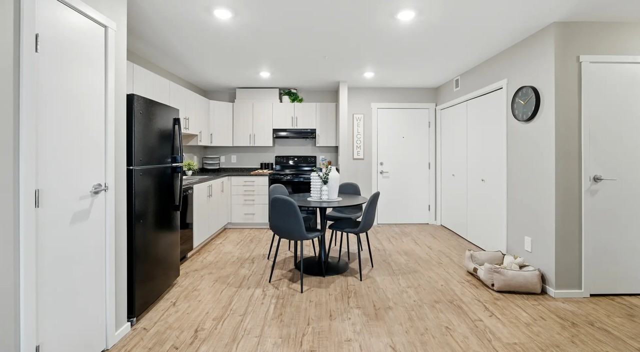 Kensington Court - Photo 5 of 17