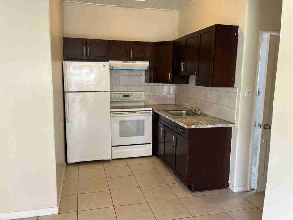 480 Ne 162nd St #480 - Photo 2 of 10