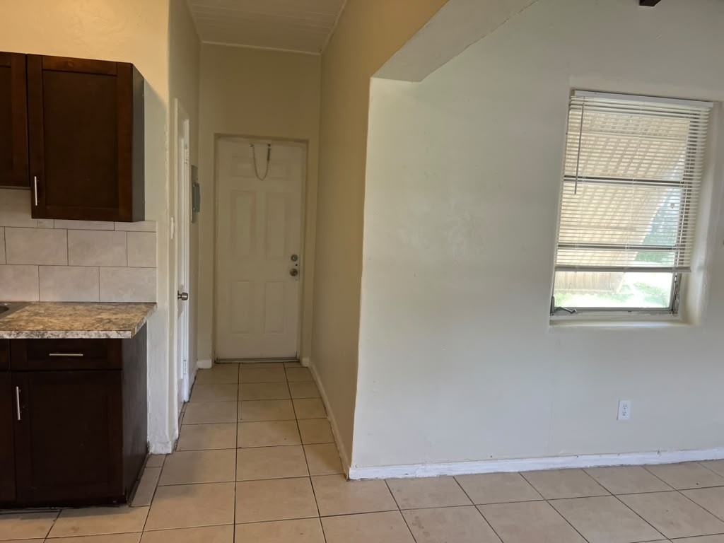 480 Ne 162nd St #480 - Photo 4 of 10
