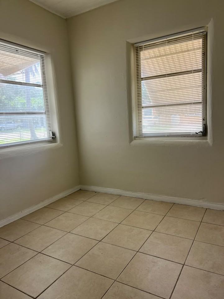 480 Ne 162nd St #480 - Photo 6 of 10