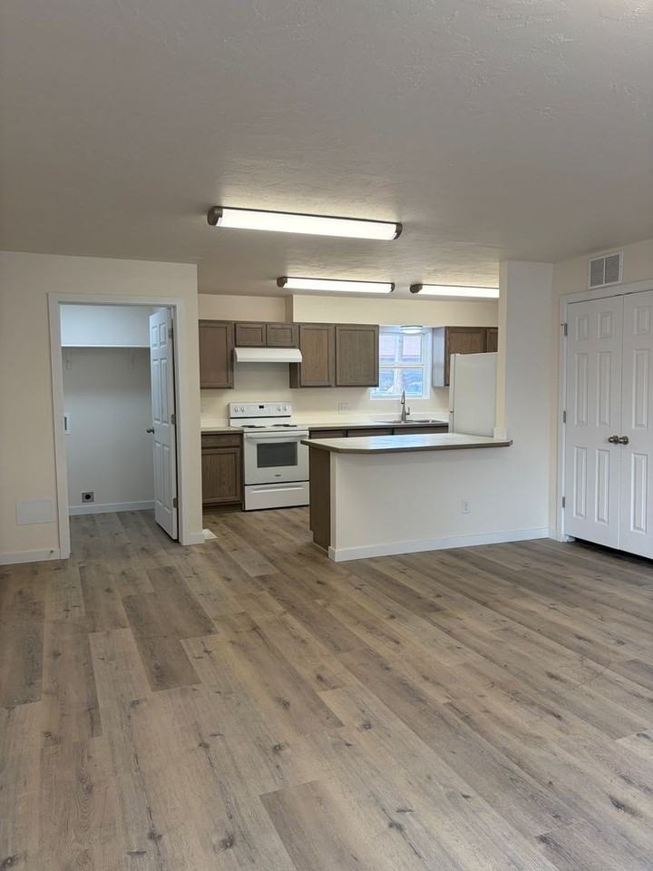 1723 Osterloh Ave - Photo 3 of 10