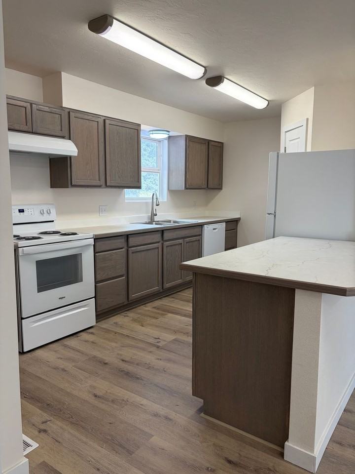 1723 Osterloh Ave - Photo 4 of 10