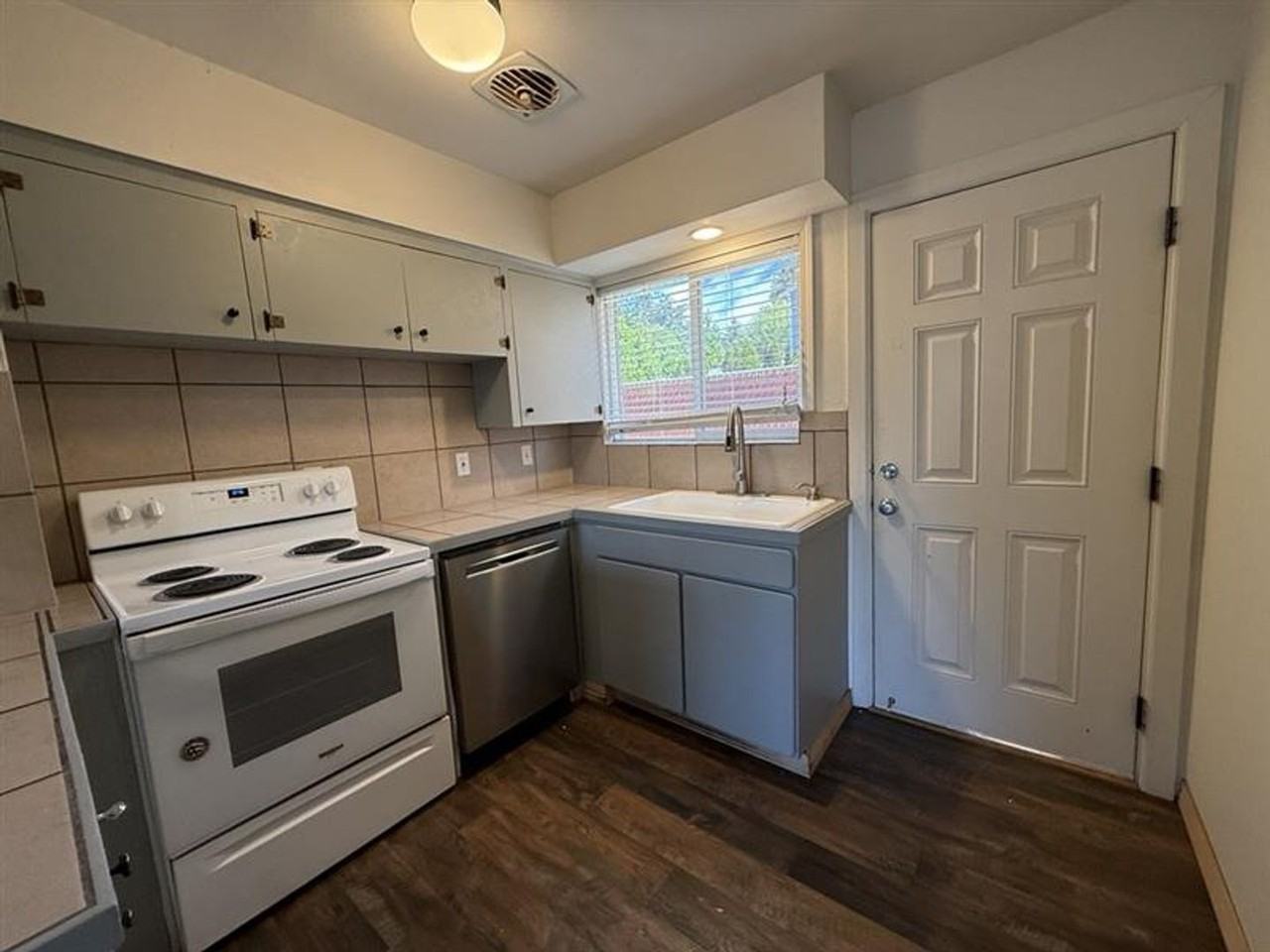 7215 Se Division St - Photo 5 of 9