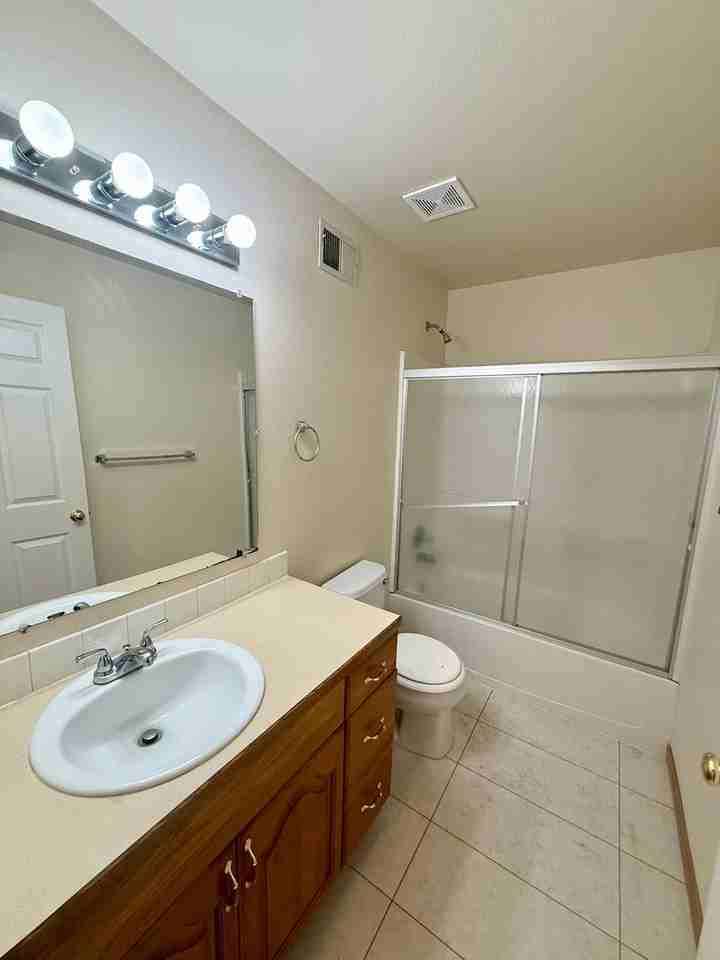 816 S College Ave - Photo 7 of 25