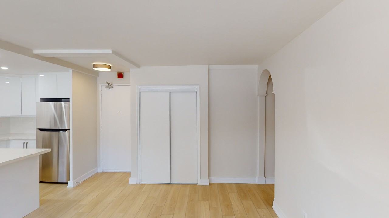 Weston Road Apartments - Photo 3 of 12