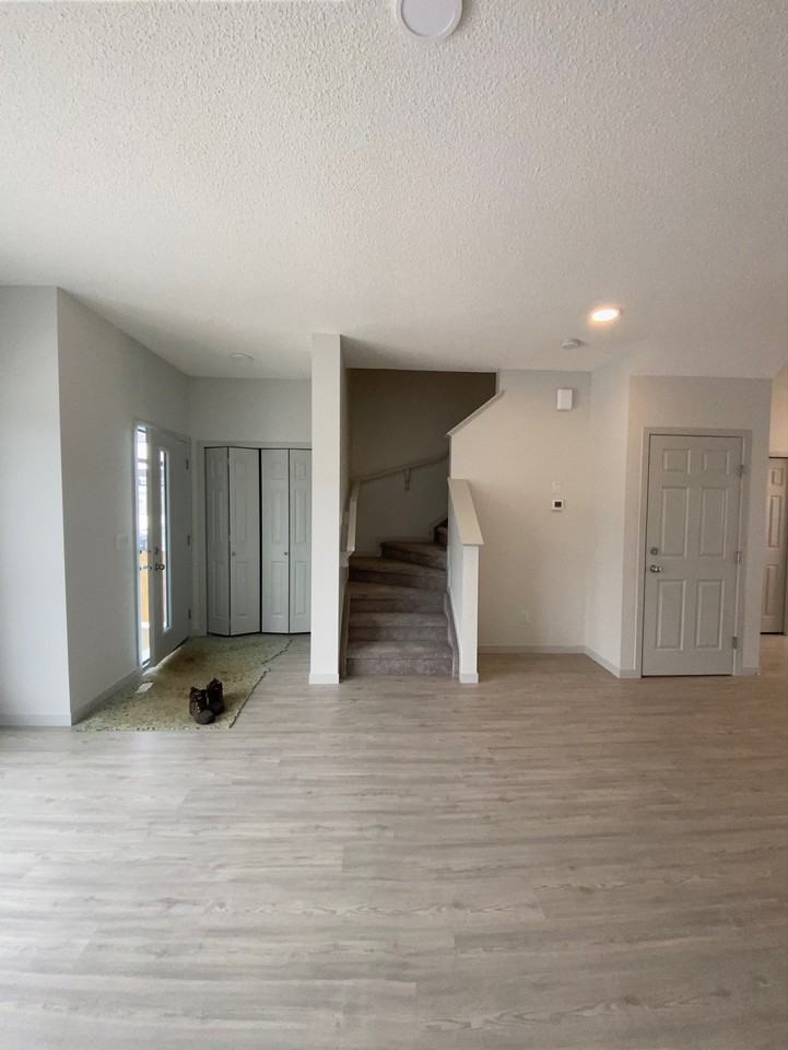 6285 175a Ave Nw - Photo 2 of 27