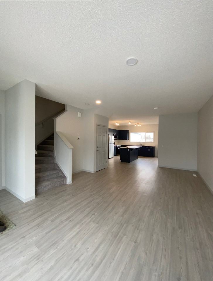 6285 175a Ave Nw - Photo 3 of 27