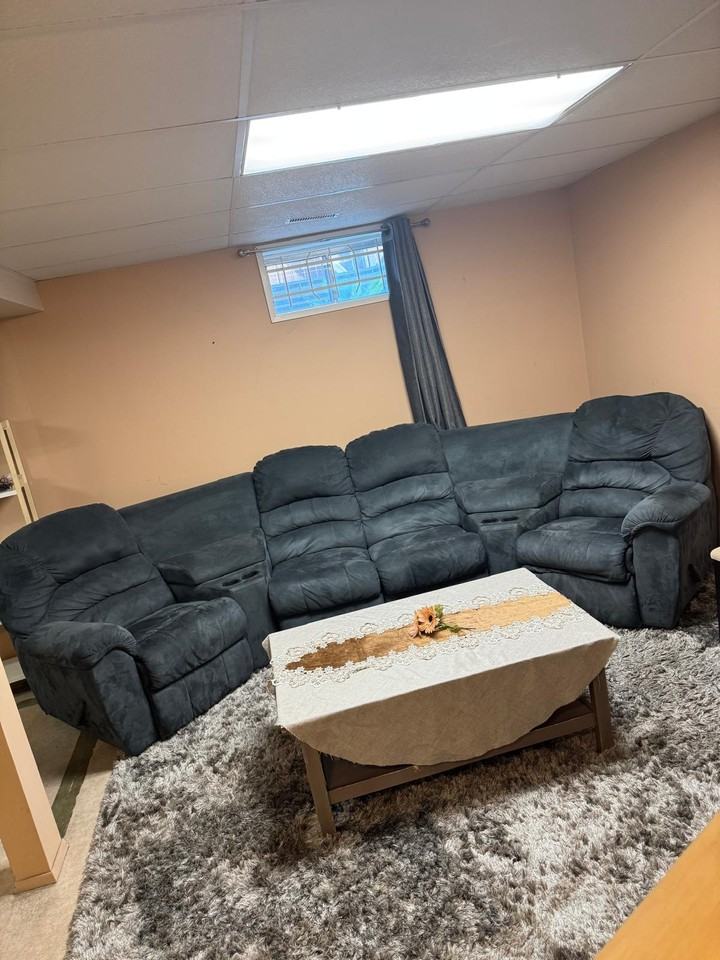 7557 188 St Nw - Photo 2 of 8