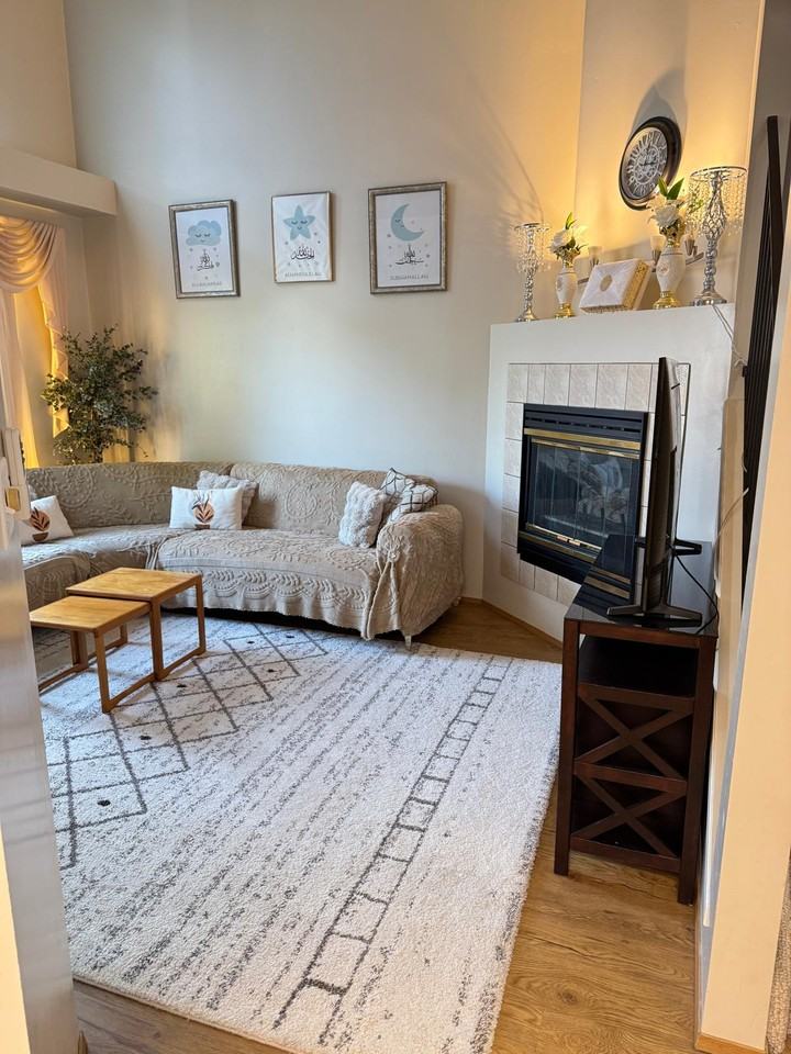 7557 188 St Nw - Photo 3 of 8