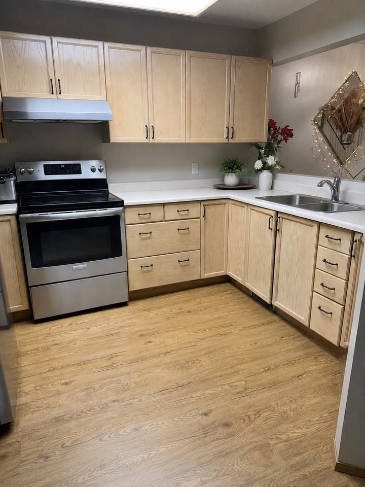 7557 188 St Nw - Photo 7 of 8