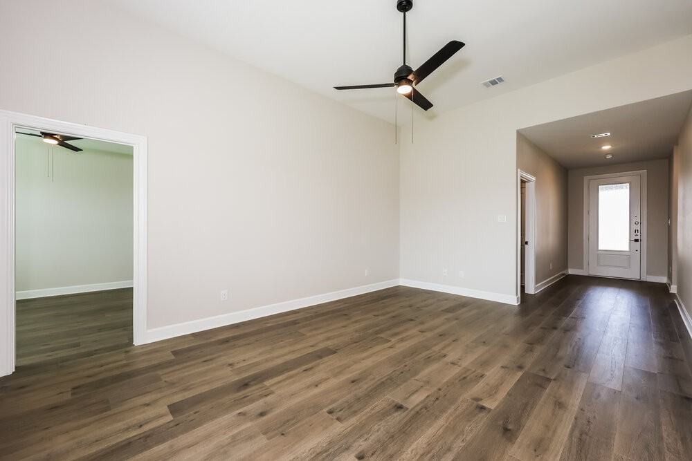 345 Magnolia Blvd - Photo 3 of 16