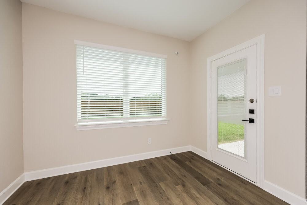 345 Magnolia Blvd - Photo 6 of 16