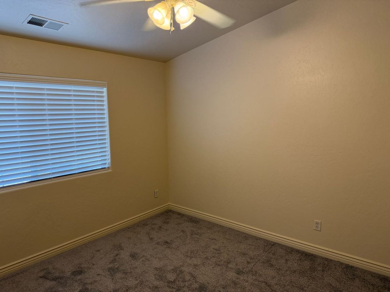 3340 S Litzler Dr - Photo 7 of 33