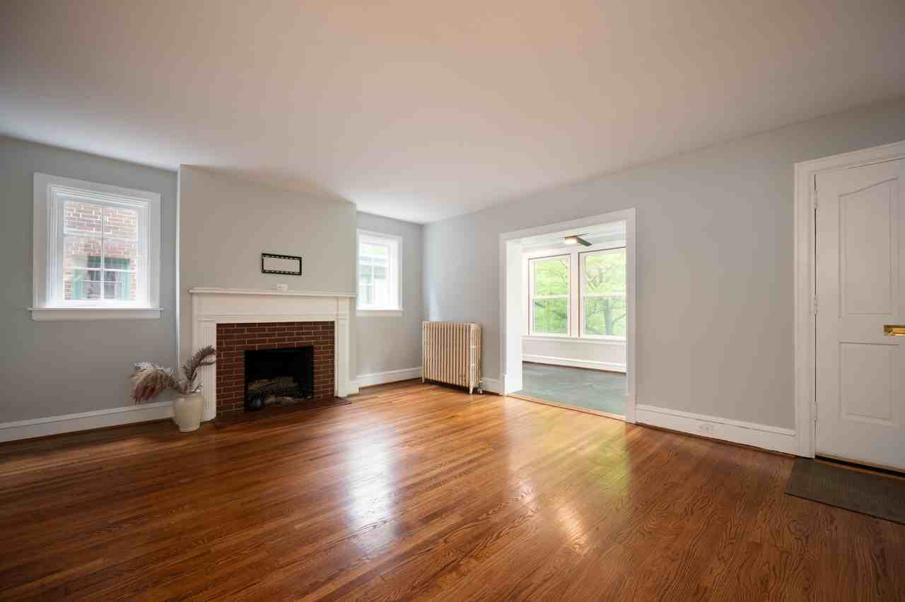 1406 Lovering Ave #1 - Photo 4 of 32